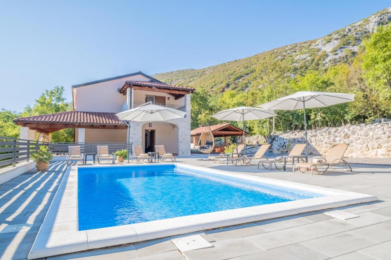 Amazing 4 Bedroom Villa With Swimming Pool And Wifi, Family Frendly 트리발즈 외부 사진
