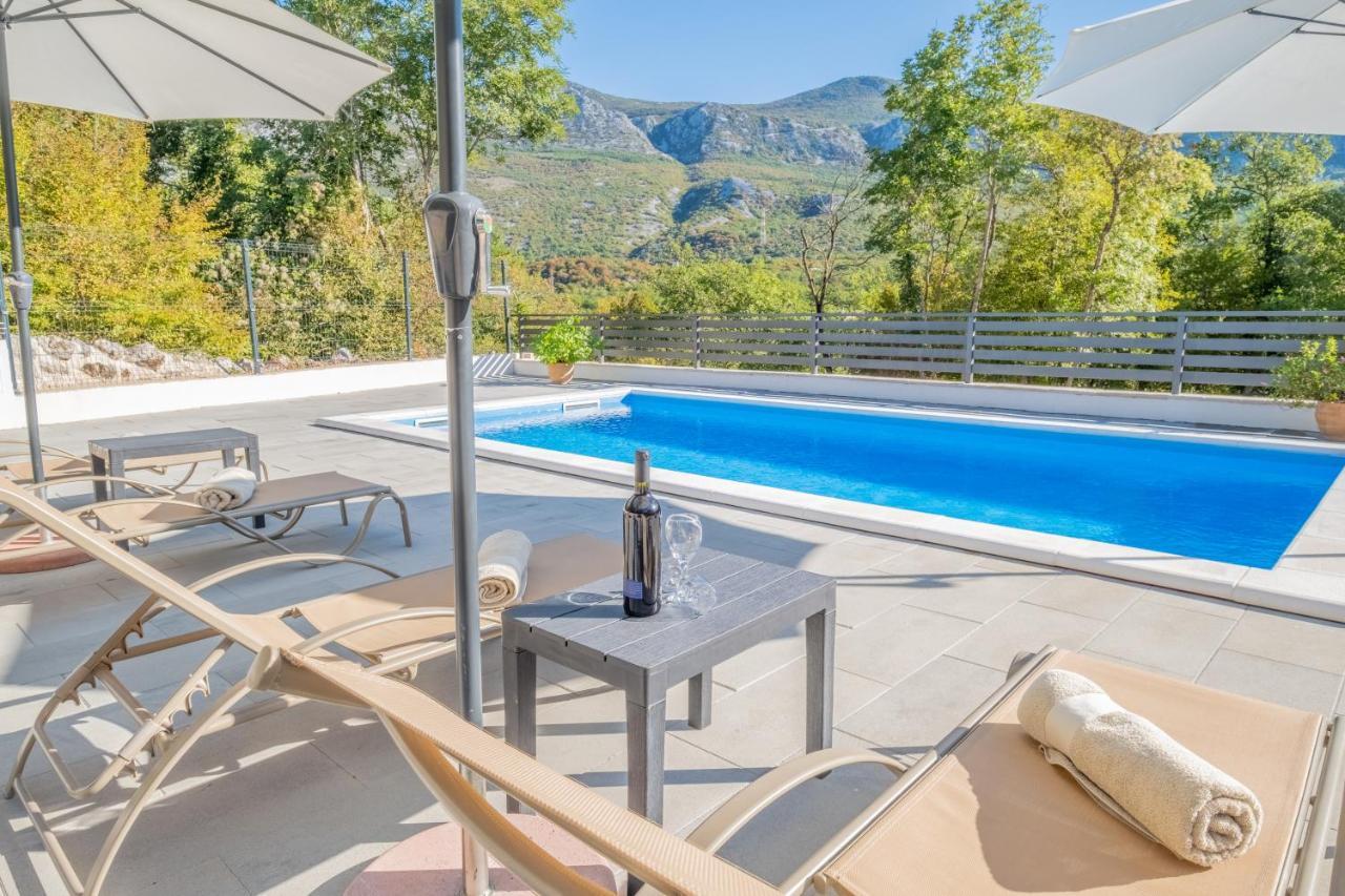 Amazing 4 Bedroom Villa With Swimming Pool And Wifi, Family Frendly 트리발즈 외부 사진
