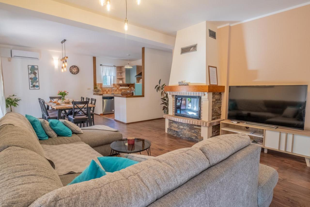 Amazing 4 Bedroom Villa With Swimming Pool And Wifi, Family Frendly 트리발즈 외부 사진