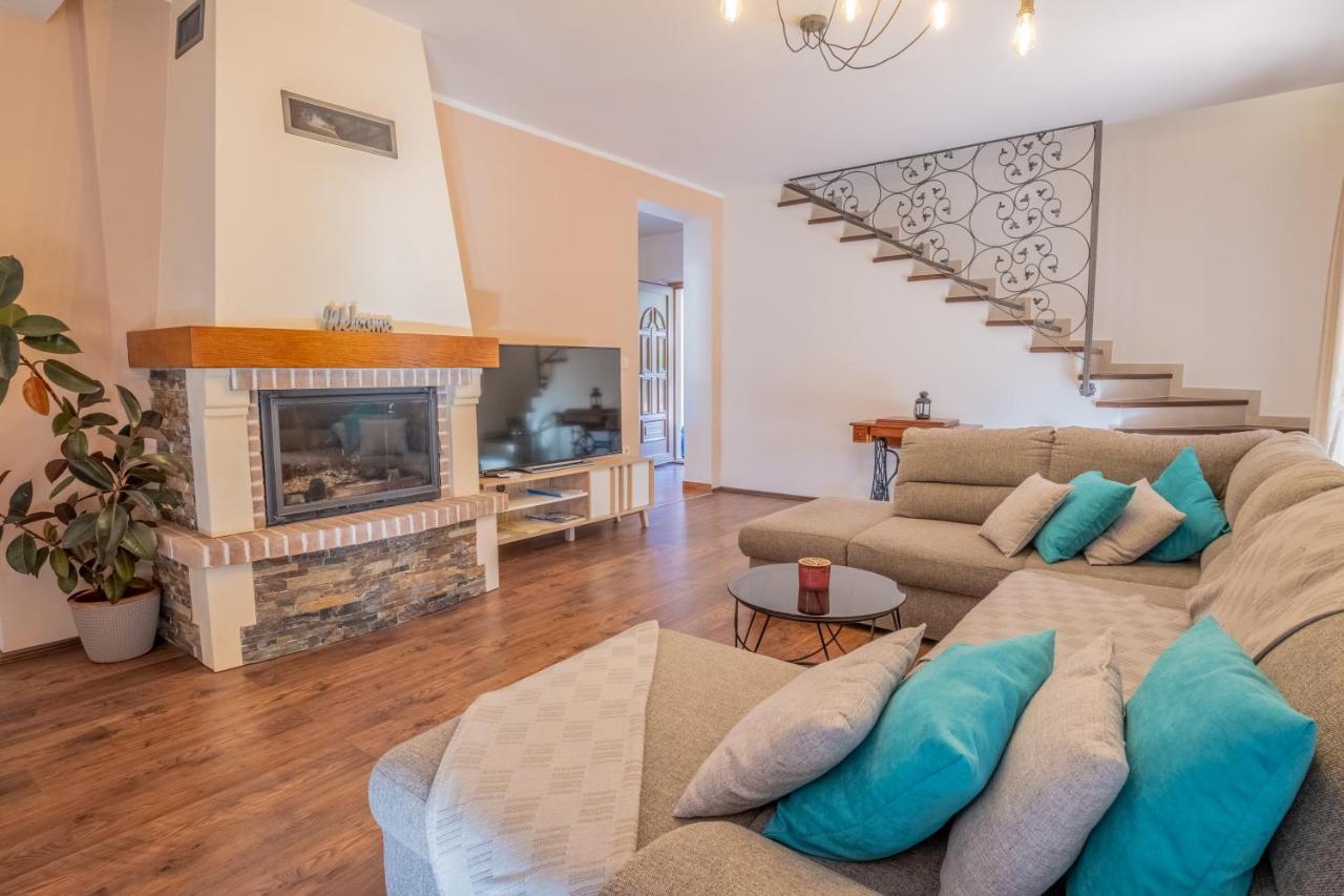 Amazing 4 Bedroom Villa With Swimming Pool And Wifi, Family Frendly 트리발즈 외부 사진