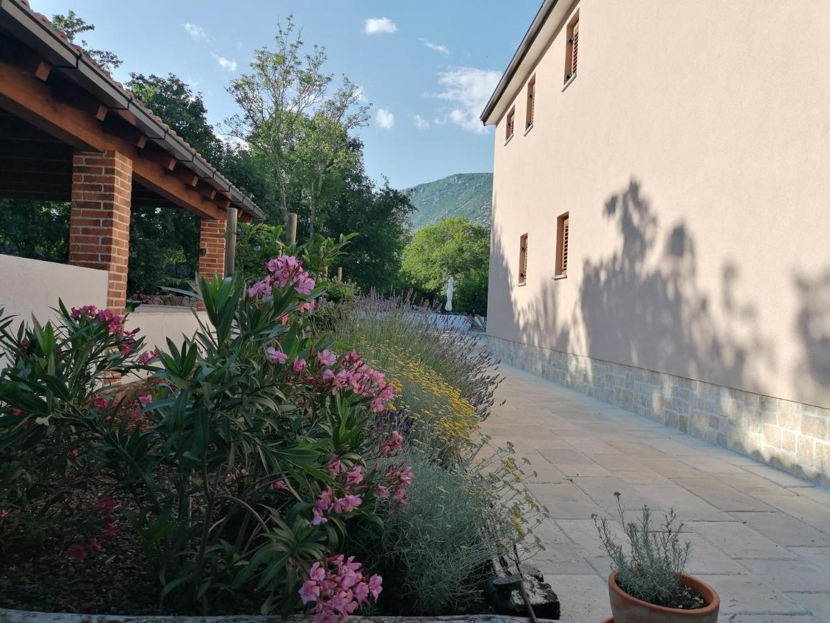 Amazing 4 Bedroom Villa With Swimming Pool And Wifi, Family Frendly 트리발즈 외부 사진